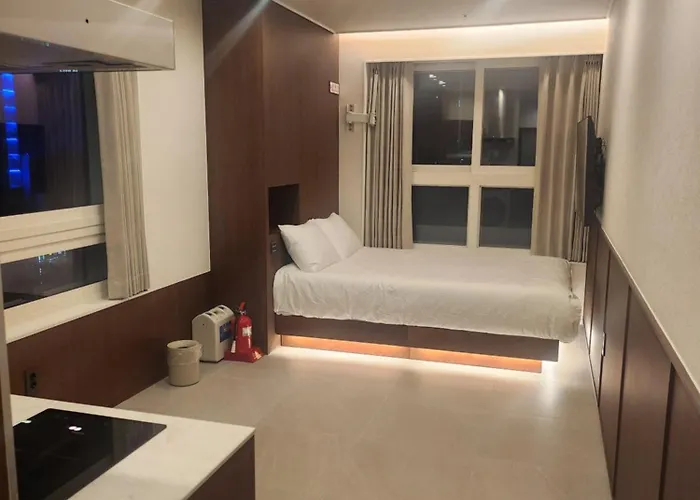 The Dh Aparthotel *