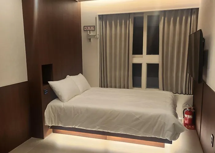 The Dh Aparthotel *