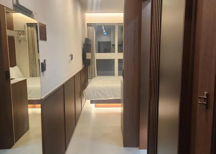 The Dh Aparthotel *