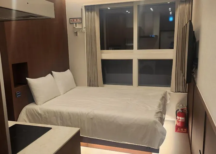 The Dh Aparthotel *