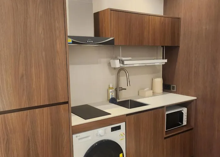 The Dh Aparthotel *