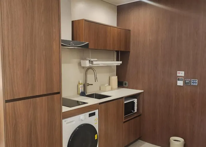The Dh Aparthotel *